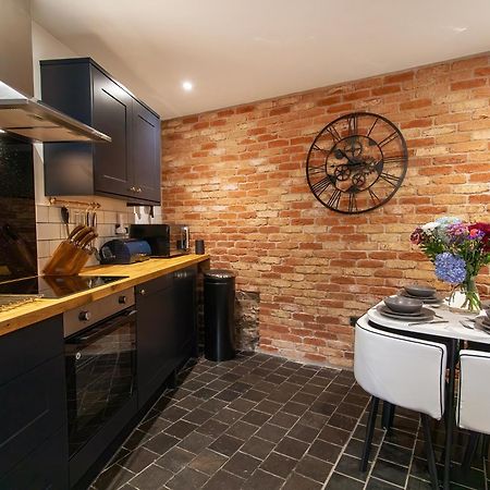 Stunning Ashbourne Town Centre Cottage Near Alton Towers Peak District Derbyshire Exteriör bild